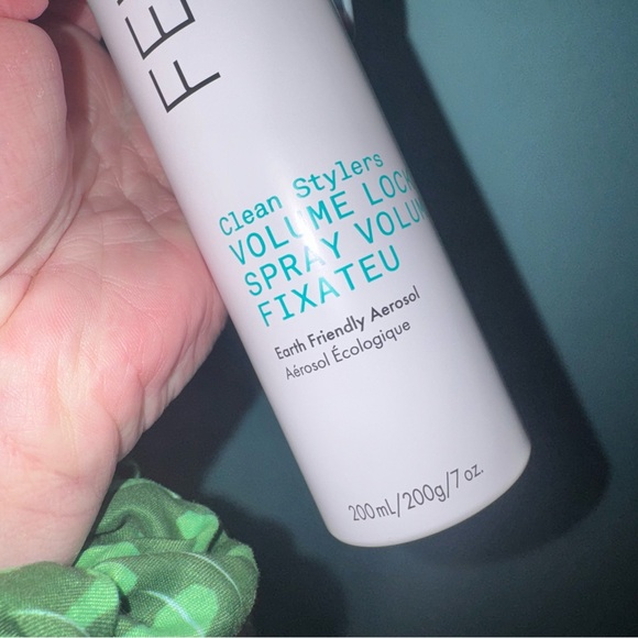 Fekkai volume lock spray - Picture 3 of 3
